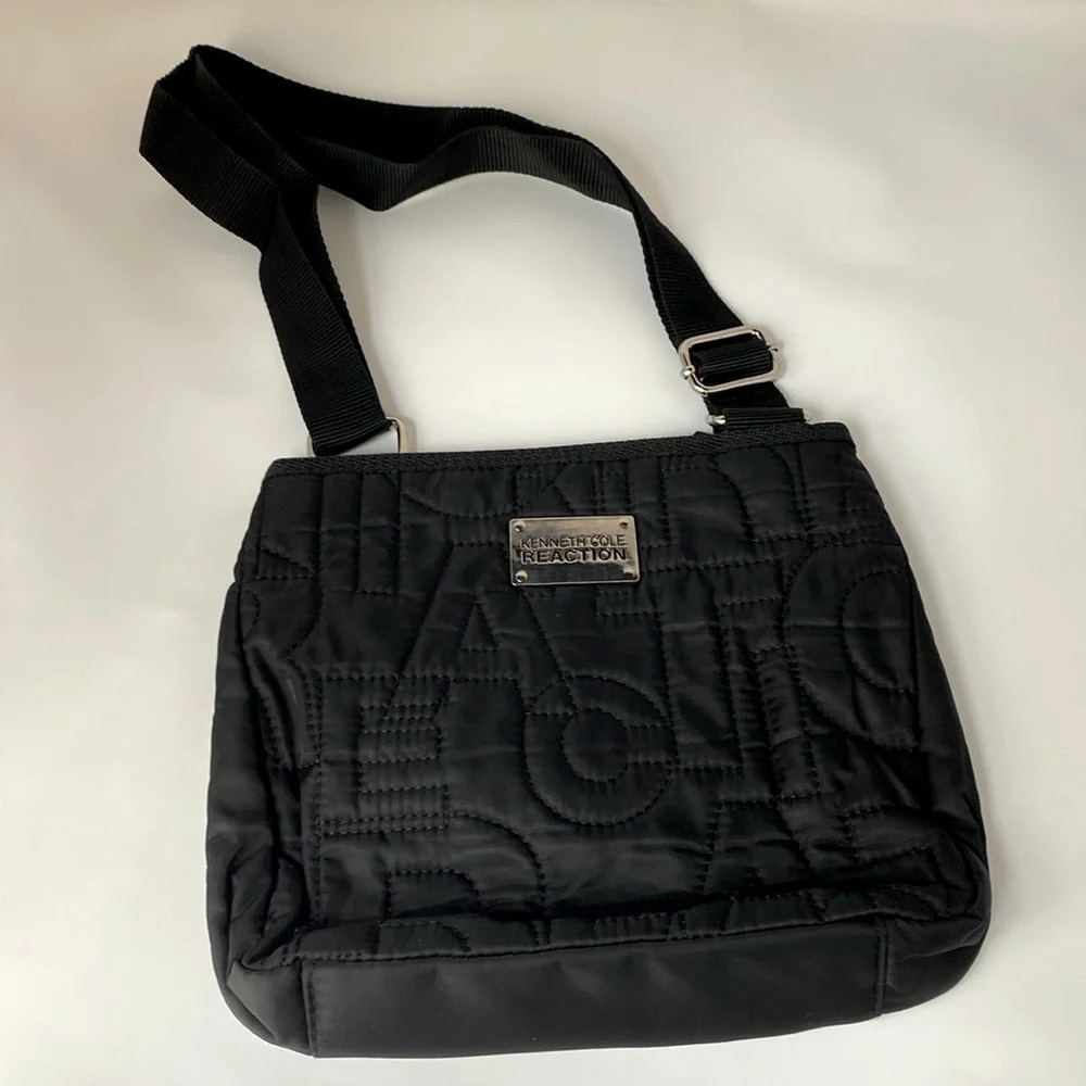 Kenneth Cole Reaction Crossbody‎ Quilted Purse Black Zip Closure Nylon Bag